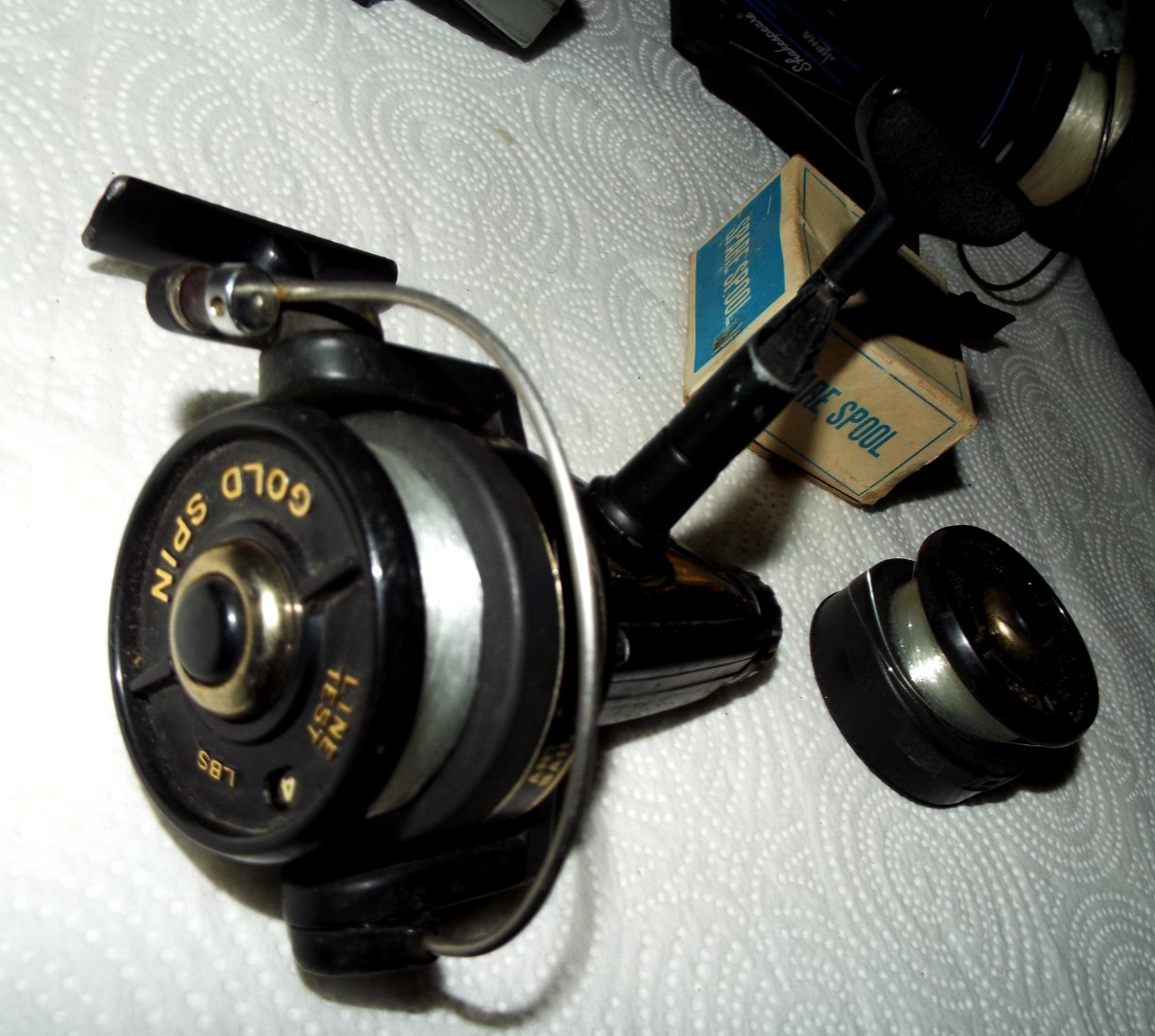 7 VINTAGE FISHING REELS WITH SOME EXTRA SPOOLS GARCIA, QUANTAM ETC.... READ!!!
