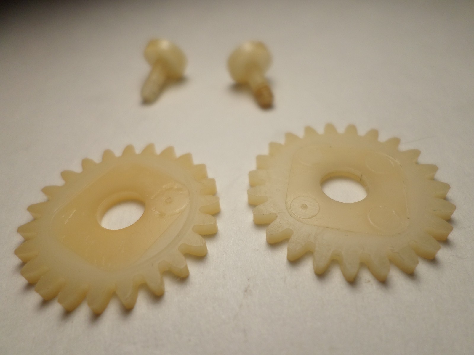 Bell and Howell 356A projector SPINDLE GEARS 2pc lot part
