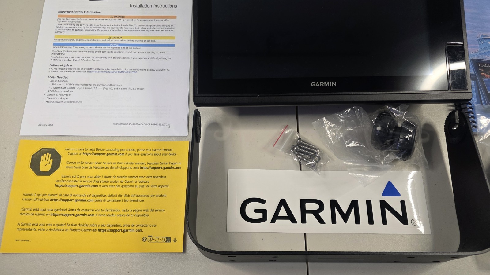 Garmin GPSMAP 7612 Chartplotter Fishfinder Touchscreen w/ Mount & Cable Tested