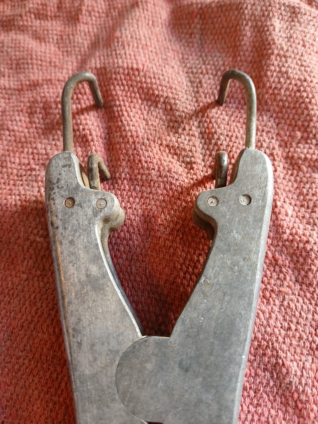 Vintage Elastrator Castration Docking Tool Aluminum Spring Pliers Made In USA