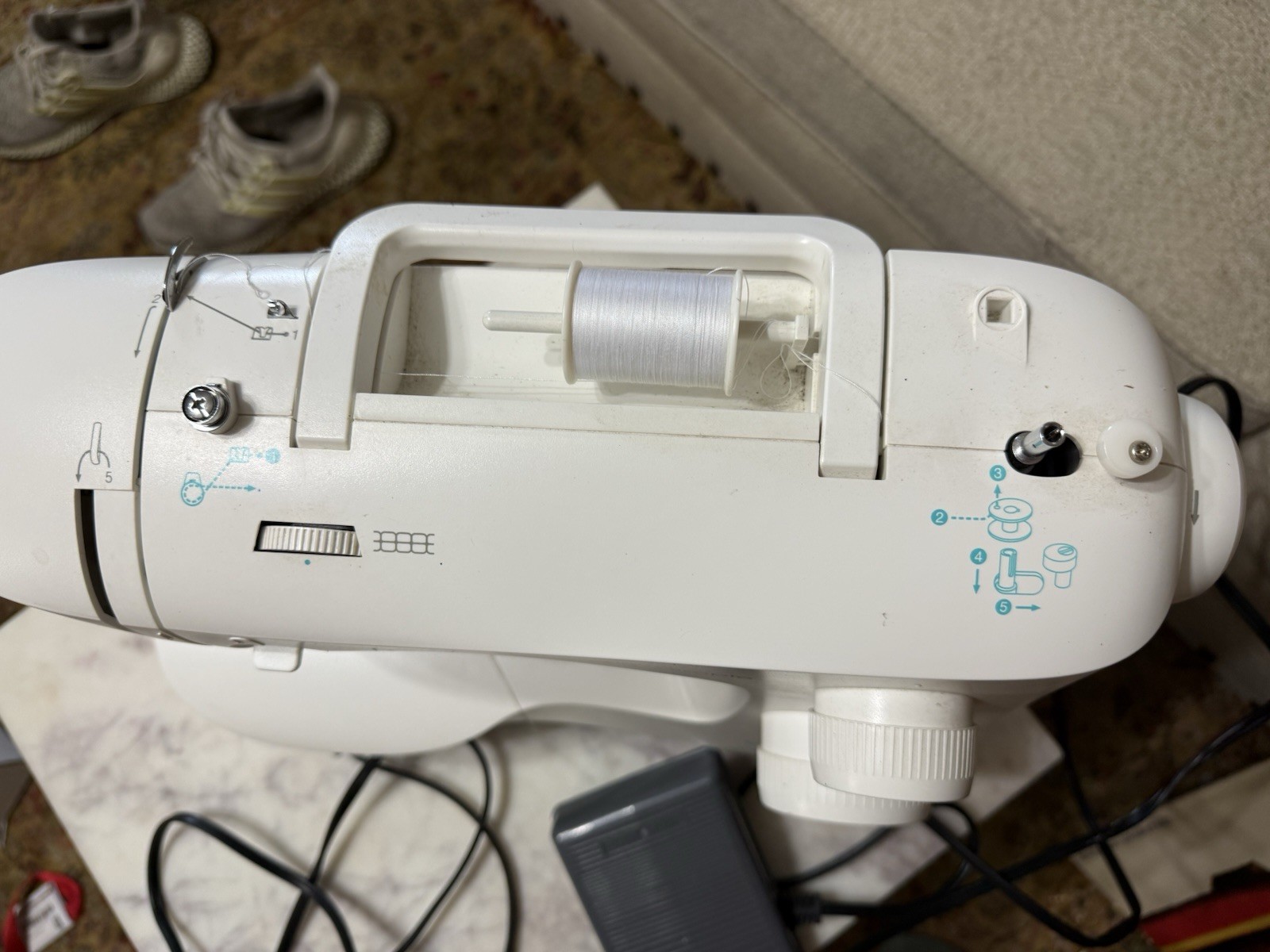 SINGER 3337 Sewing Machine Simple 29 Stitch And Extras
