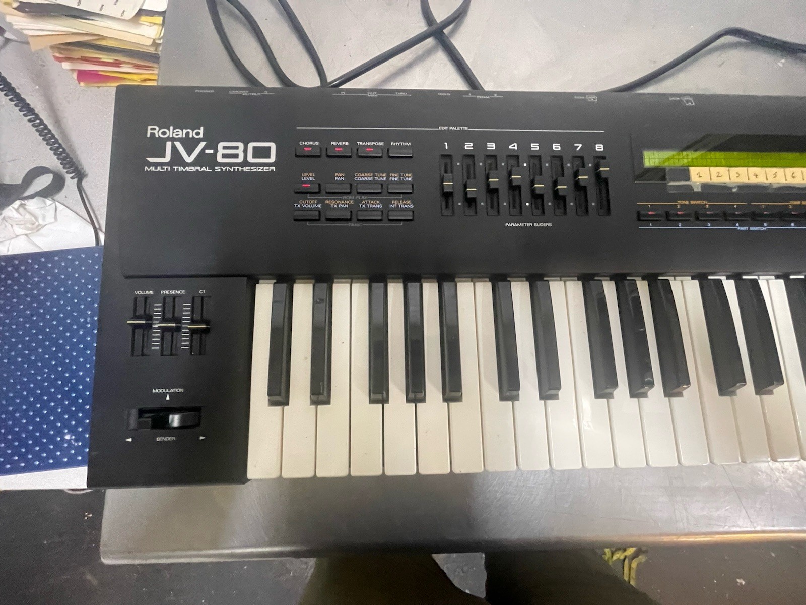 Roland JV 80 MULTI TIMBRAL SYNTHESIZER JV-80 Multi Synthesizer