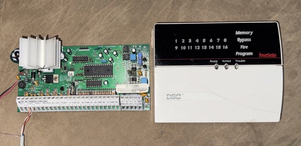 👍 Great Condition DSC PC5010 Alarm System PowerSeries Board & PC5516Z Keypad