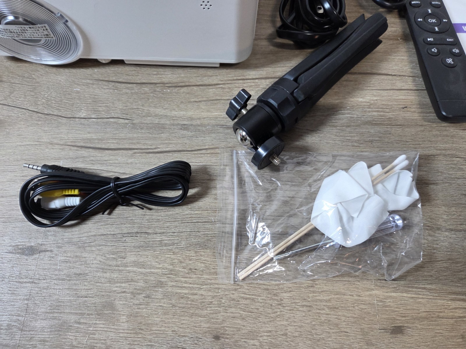 Mini Projector Model QK02 With Remote Bundle With Stand Tested Works Open Box