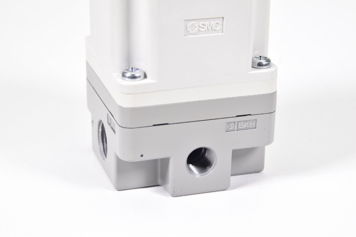 SMC ITV1030-01F2N3-Q, electro-pneumatic regulator