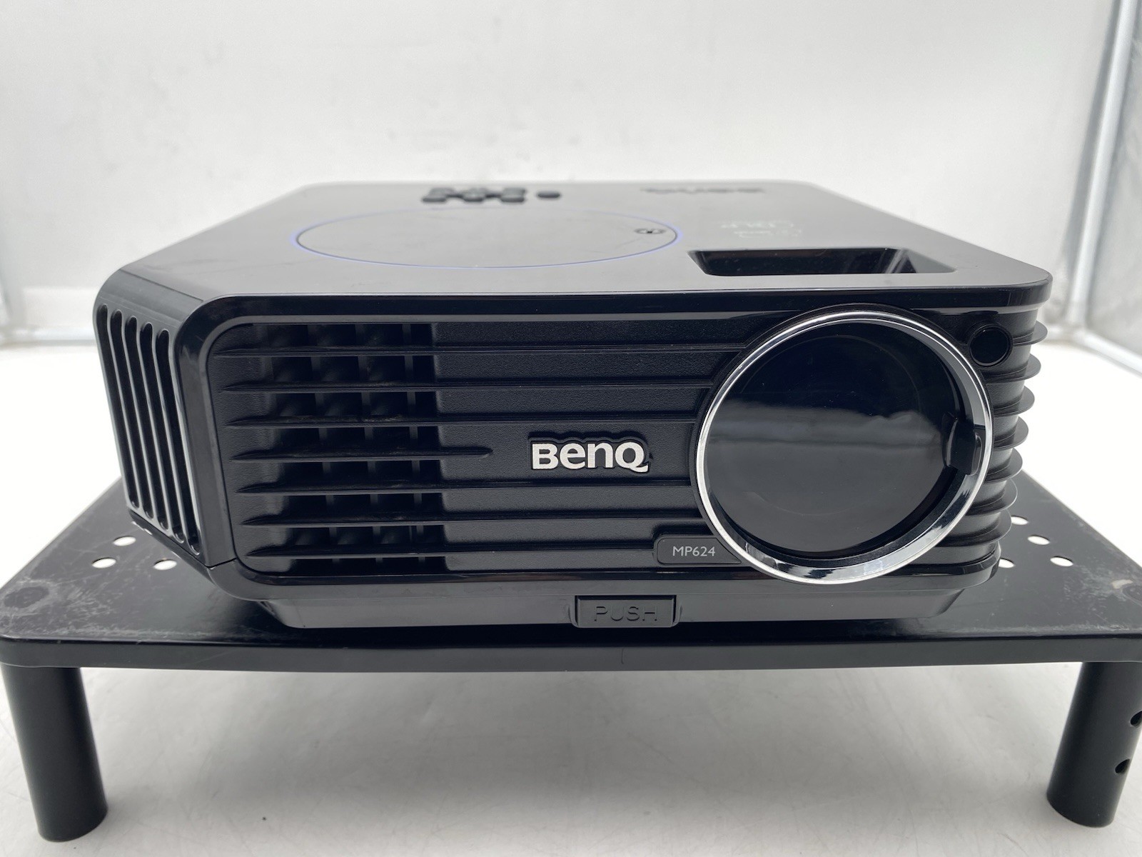 BenQ MP624 Home Cinema Projector HDMI 3000 Lumens DLP Chip Issue High Lamp Hours