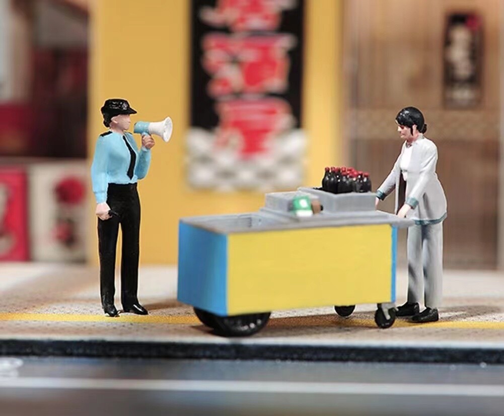 1:64 Painted Figure Model Miniature Resin Diorama Sand Street Vendor Wardern Toy
