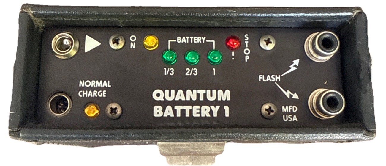 Quantum Battery 1 (QB1) Camera Flash Power Source. No Cords Untested