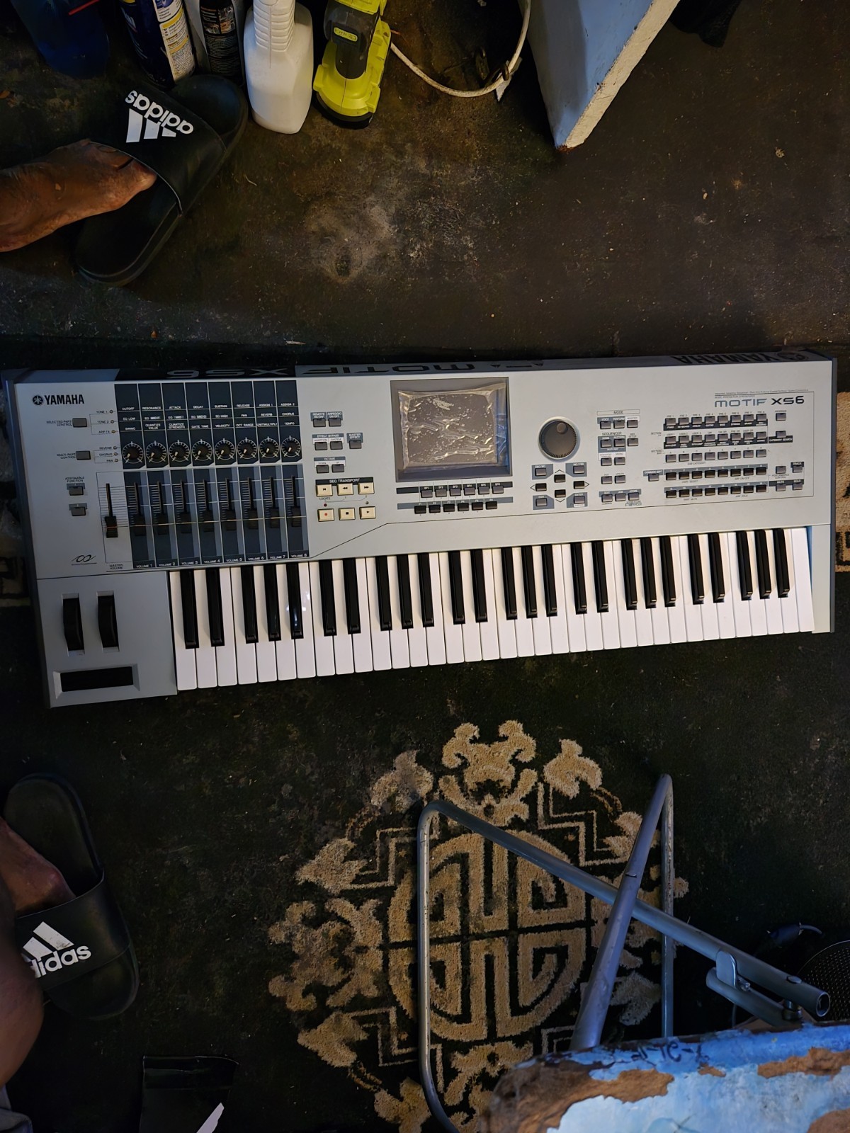 Yamaha MOTIF XS6 61-Key Synth Workstation Keyboard w/Stand, Pitch/Mod, Silver