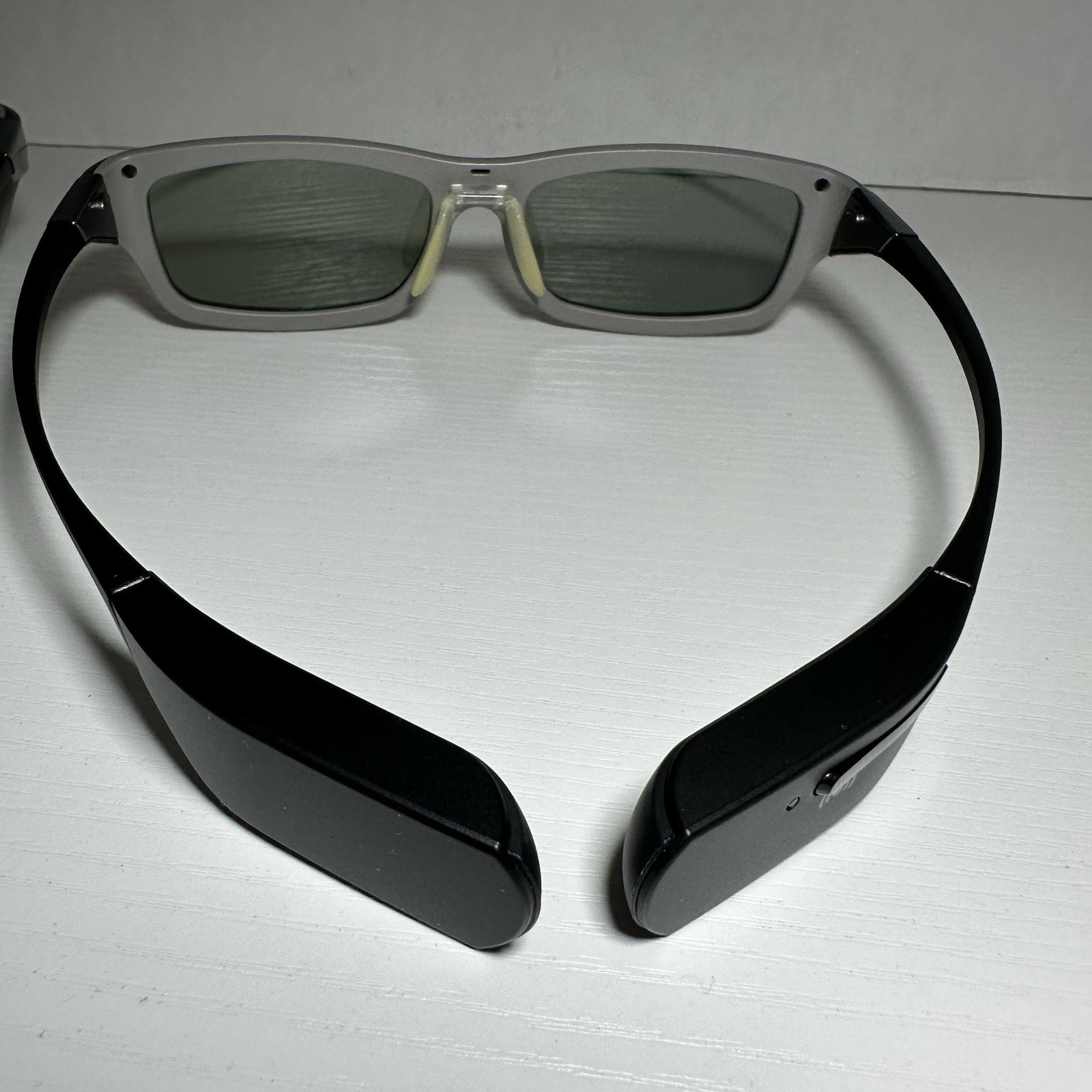 2 Samsung SSG-3300GR Rechargable Active 3D Glasses