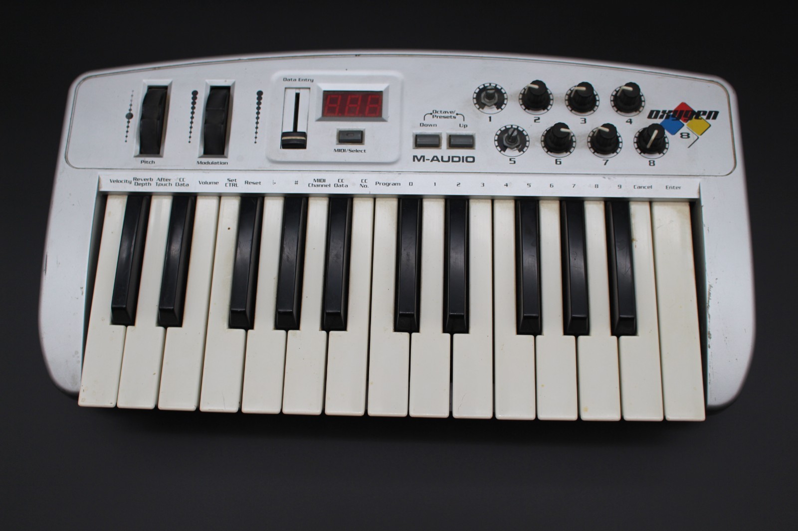 M-Audio Oxygen 8 v2 MIDI USB 2 Keyboard Controller 25-Key
