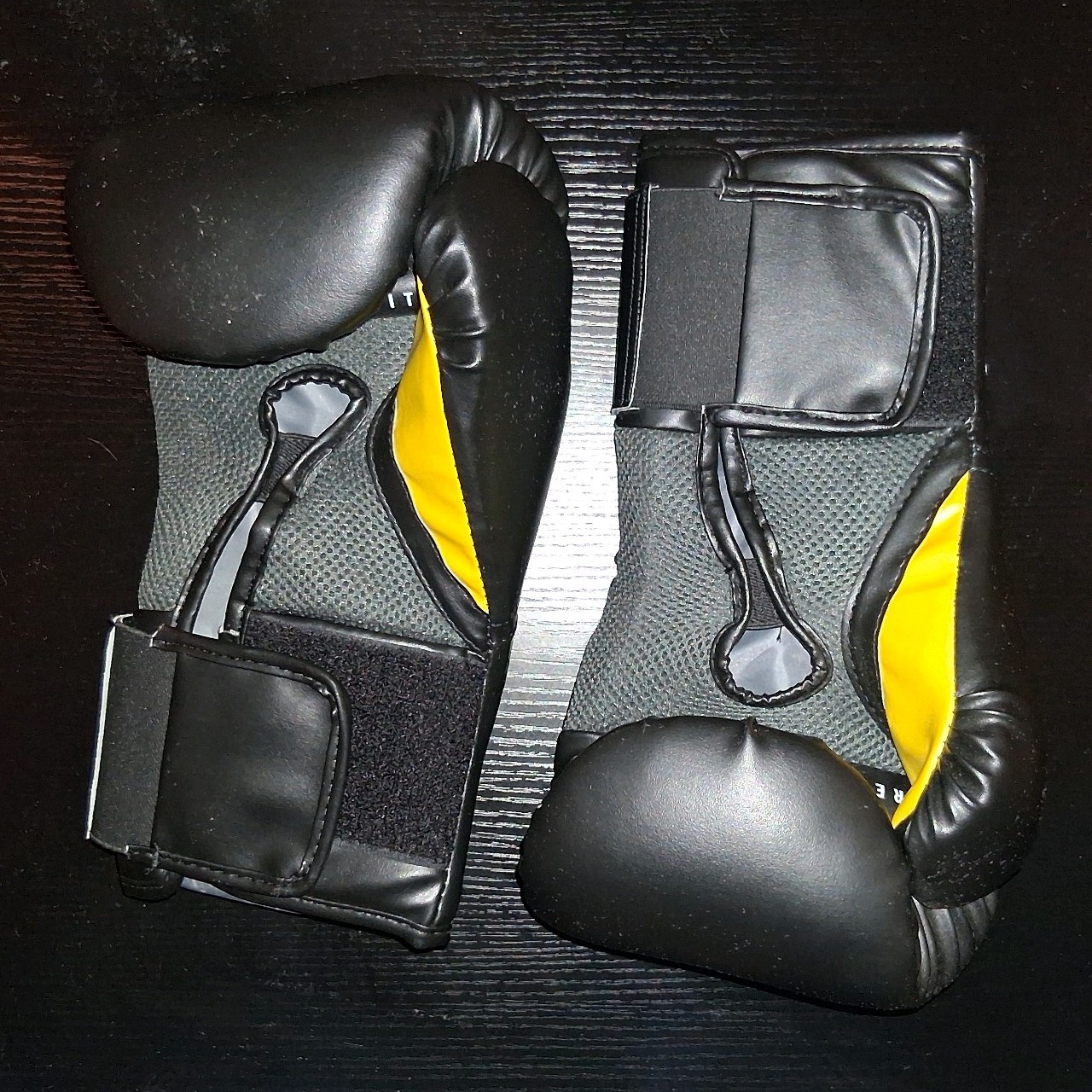 XL 16OZ BOXING GLOVES USED