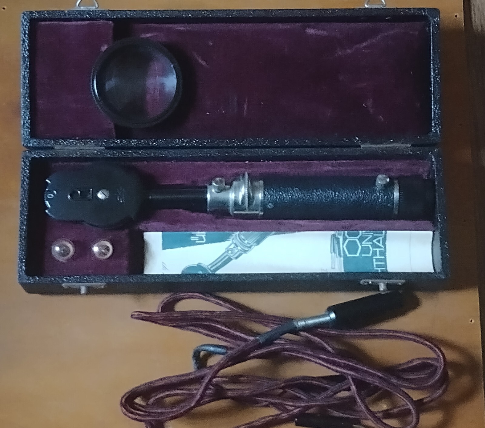 Oculus-Universal-Ophthalmoscop vintage Collectible Doctor Equipment WWII Tools