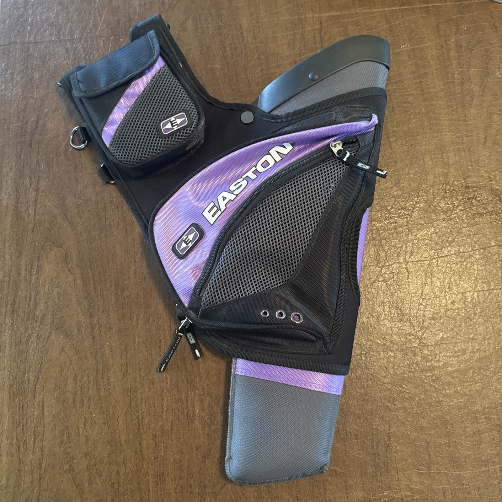 Easton Deluxe Hip Quiver WB RH purple 428257