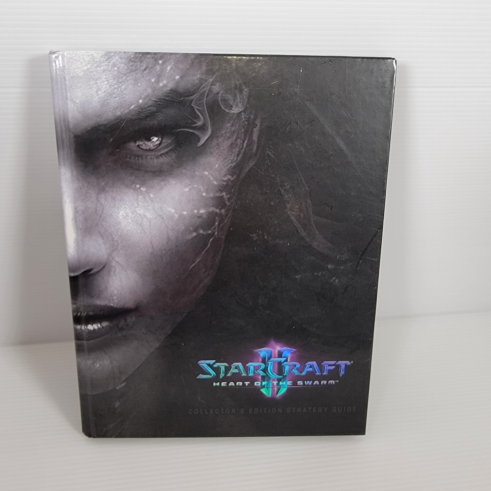 StarCraft 2 II: Heart of the Swarm Collector's Edition Hardcover Strategy Guide