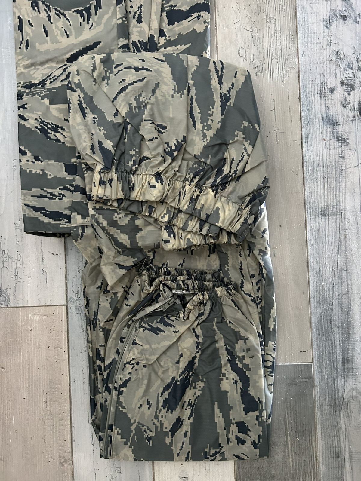 U.S. Air Force USAF Camo Hooded Rainsuit X-Large With Carry Bag New