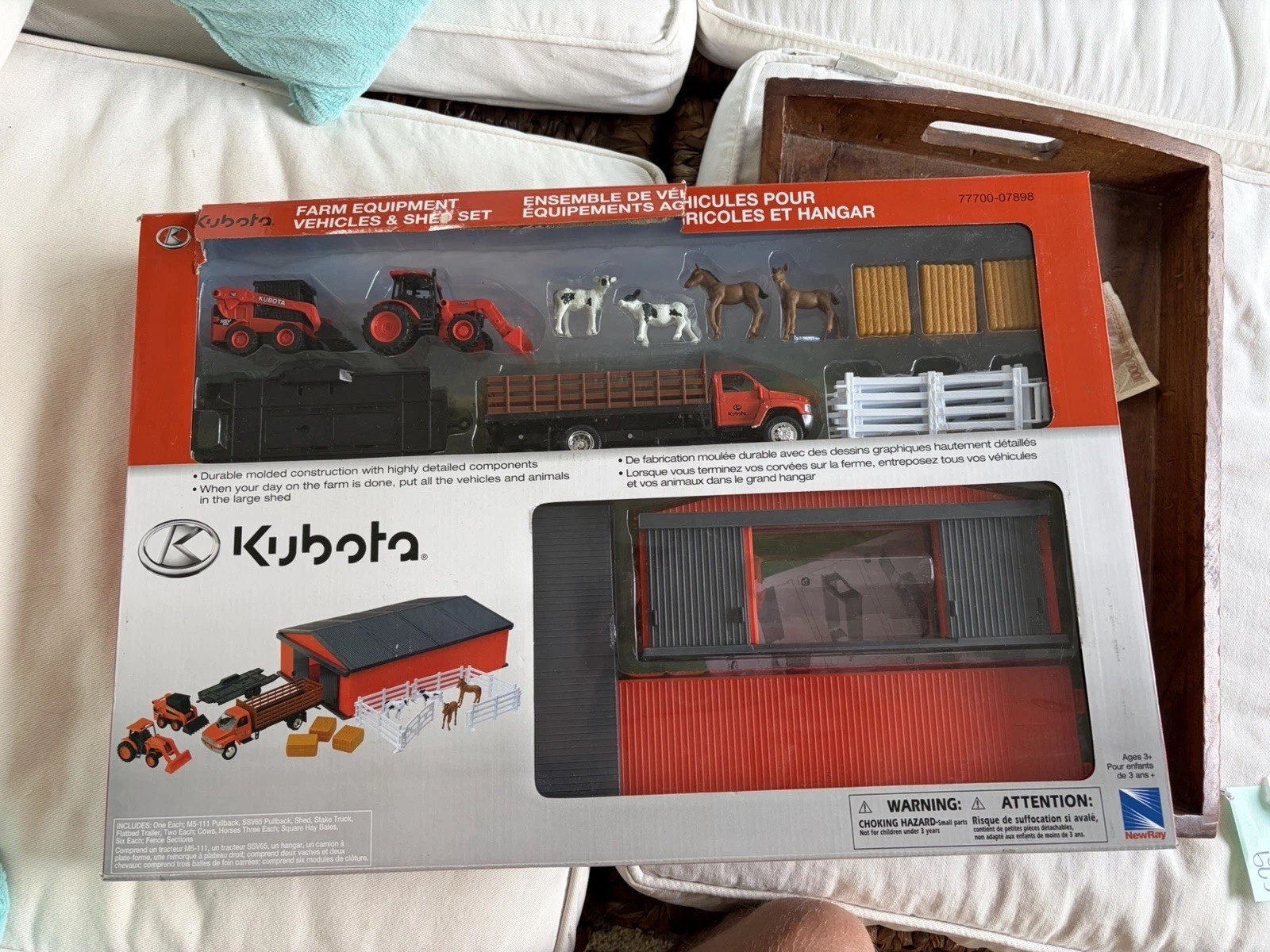 Kubota Farm Equipment Vehicles & Shed Set New-Ray 77700-07898 NEW Barn Animals