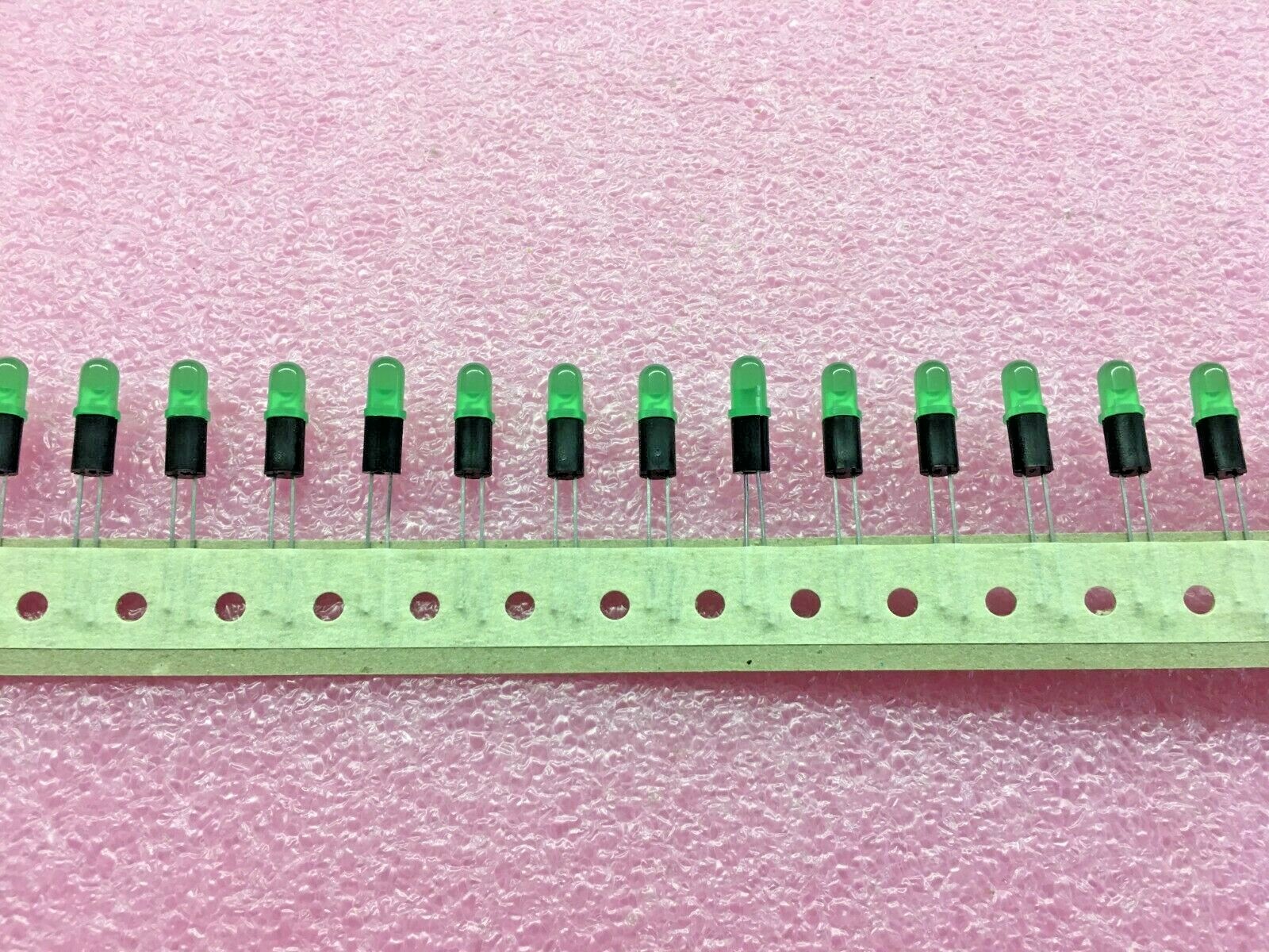 (100 PIECE LOT) L53BR7.7/GDTNR, 196927, LED, GREEN DIFFUSED THROUGH HOLE