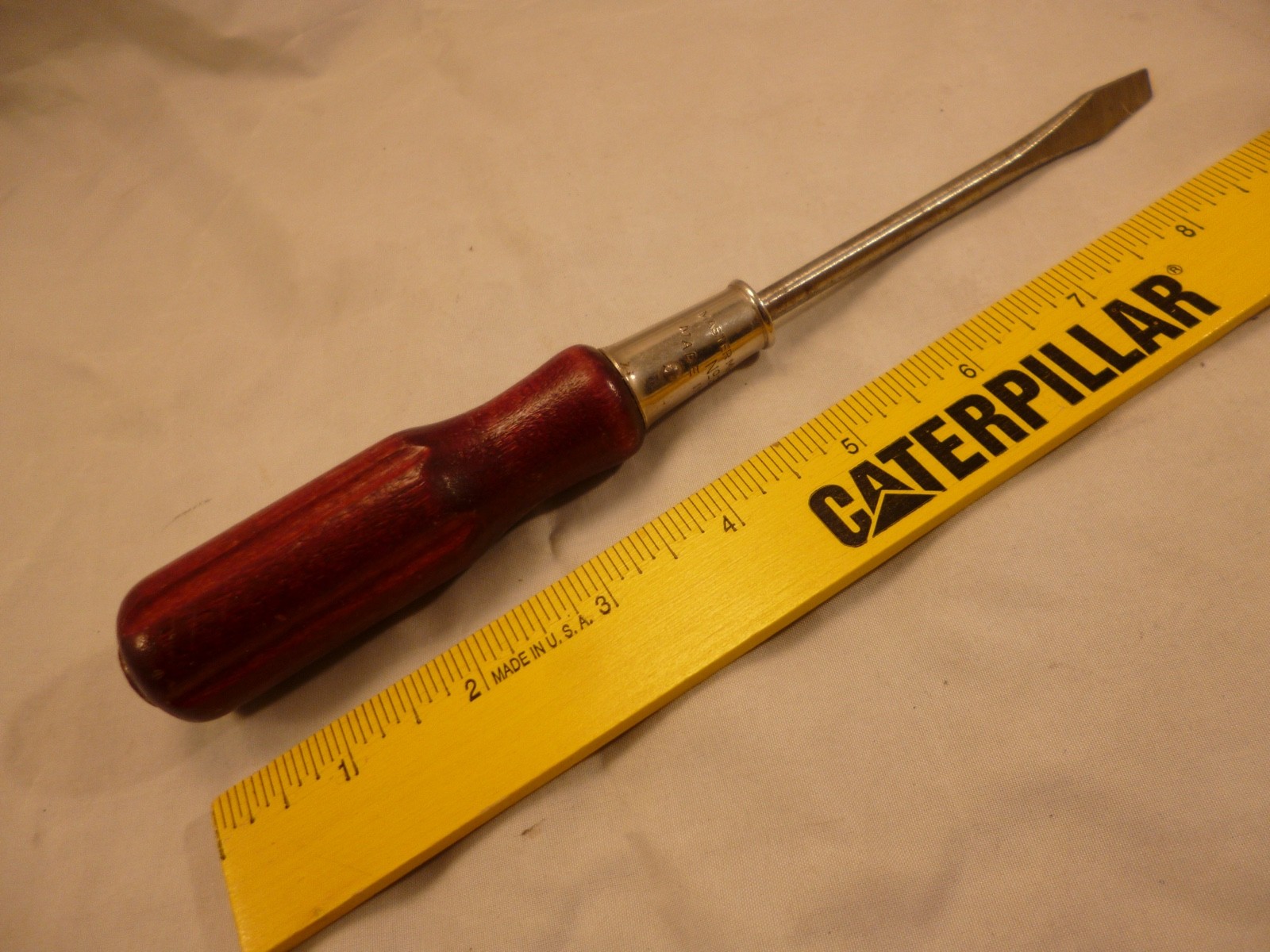 VINTAGE MASTER MECHANIC NO. 9 WOOD HANDLLE SCREWDRIVER 1/4" SLOTTED USA