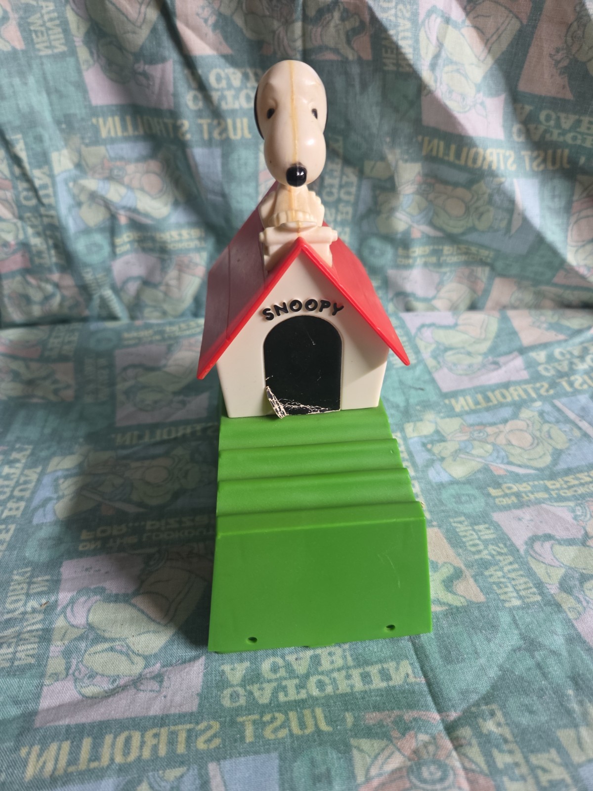 1968 Kenner Snoopy Pencil Sharpener Doghouse Peanuts missing sharpener