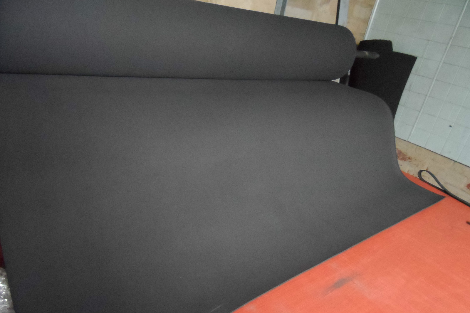 NEOPRENE  FOAM CLOSED CELL SHEET - 1250  MM X 4 MM BY THE METER - FREE POST