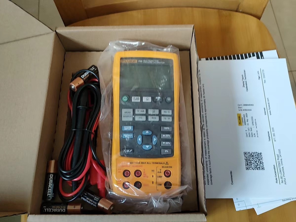Fluke 725 Multifunction Process Calibrator new