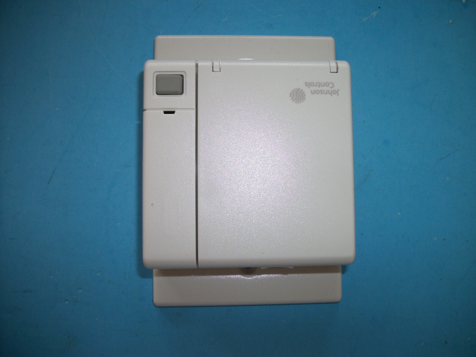 Johnson Controls HC-6703-4ND0W Zone/ Wall Mount Humidity Controller White