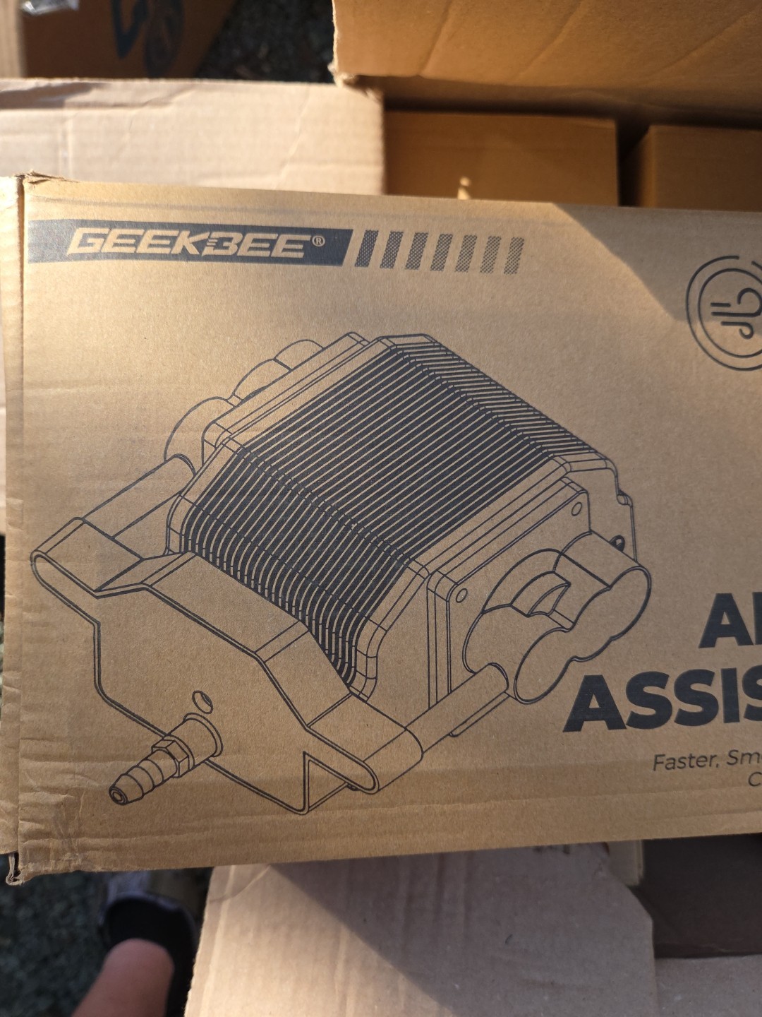 GEEKBEE Air Assist system, designed for use with laser cutters and engravers