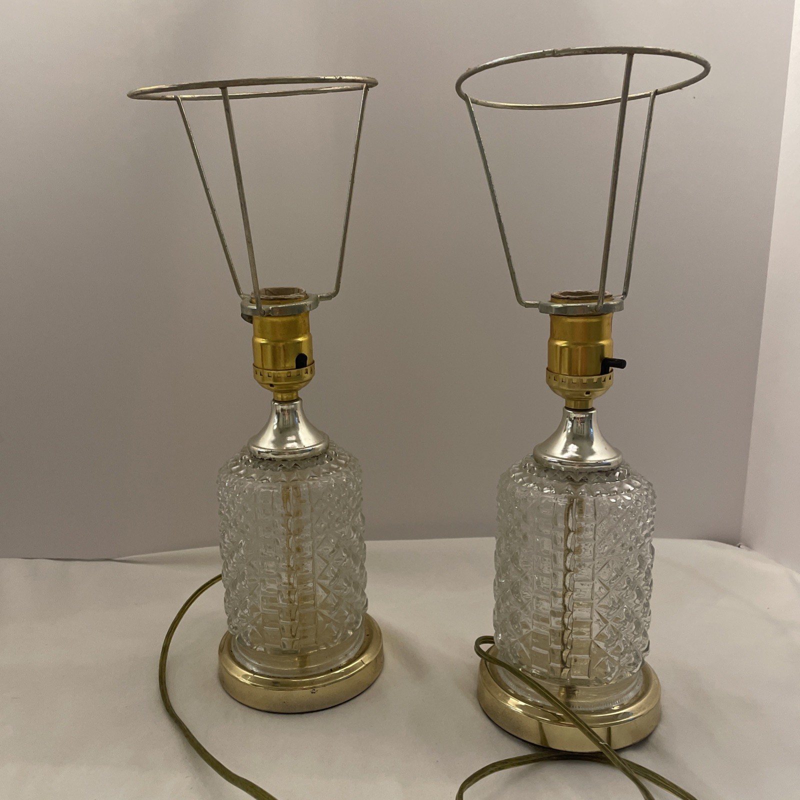 TABLE  LAMPS Clear Crystal +Brass Quantity 2. Both work.