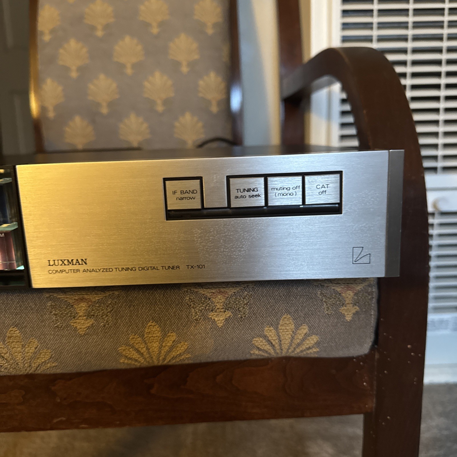 Vintage Luxman TX-101 Computer Analyzed Tuning Digital Tuner