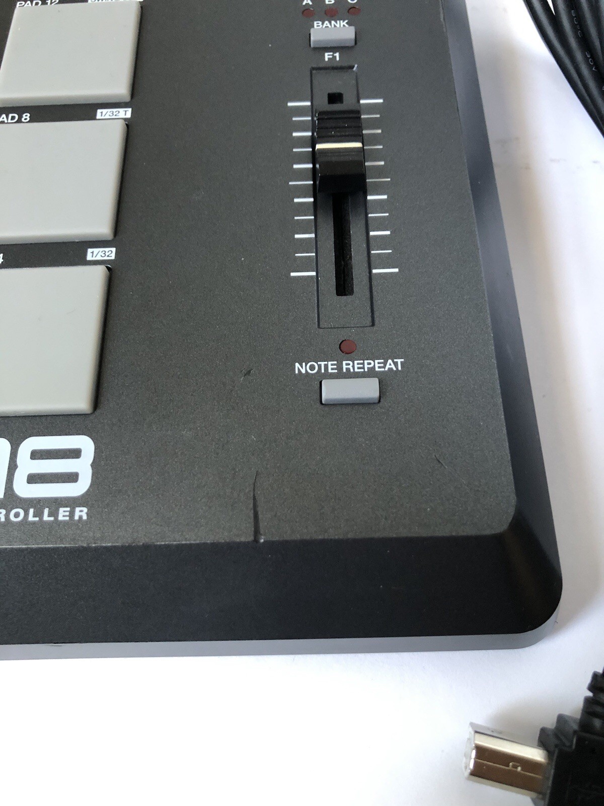 AKAI Professional MPD18 Compact USB MIDI Pad Controller Plug-and-Play Tested