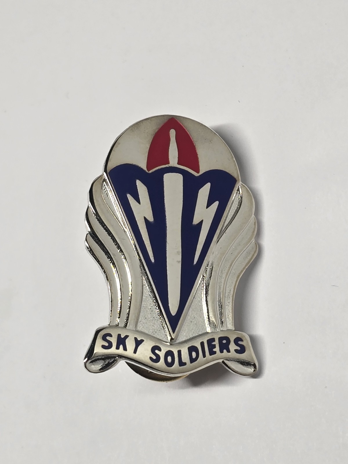 US ARMY 173 AIRBORNE BRIGADE  METAL DI UNIT BADGE MARKED S-38