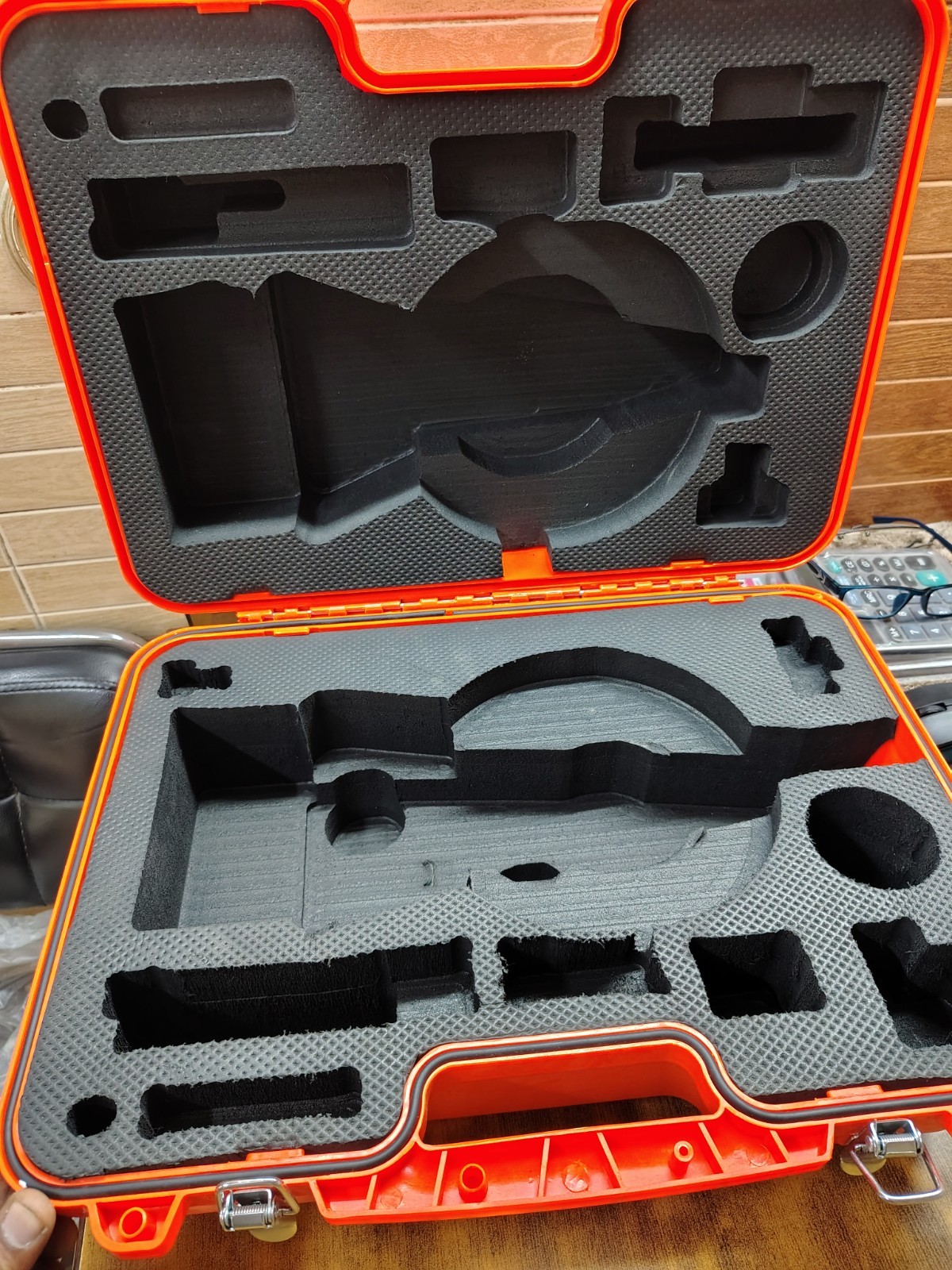 LEICA TOTAL STATION RED COLOR Hard Carrying CASE for TPS TCR300/400/700/800