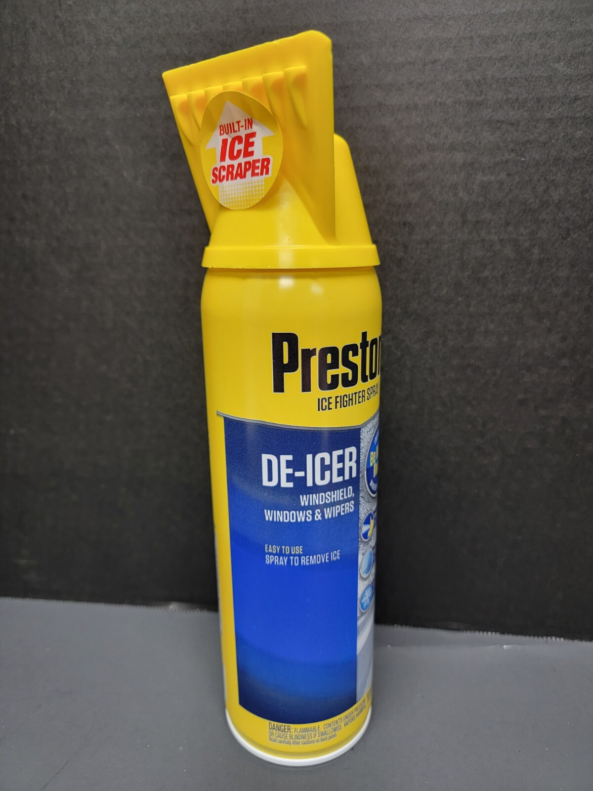 Prestone Windshield De-Icer 17 oz Spray w/ Built In Scraper Large Size NEW