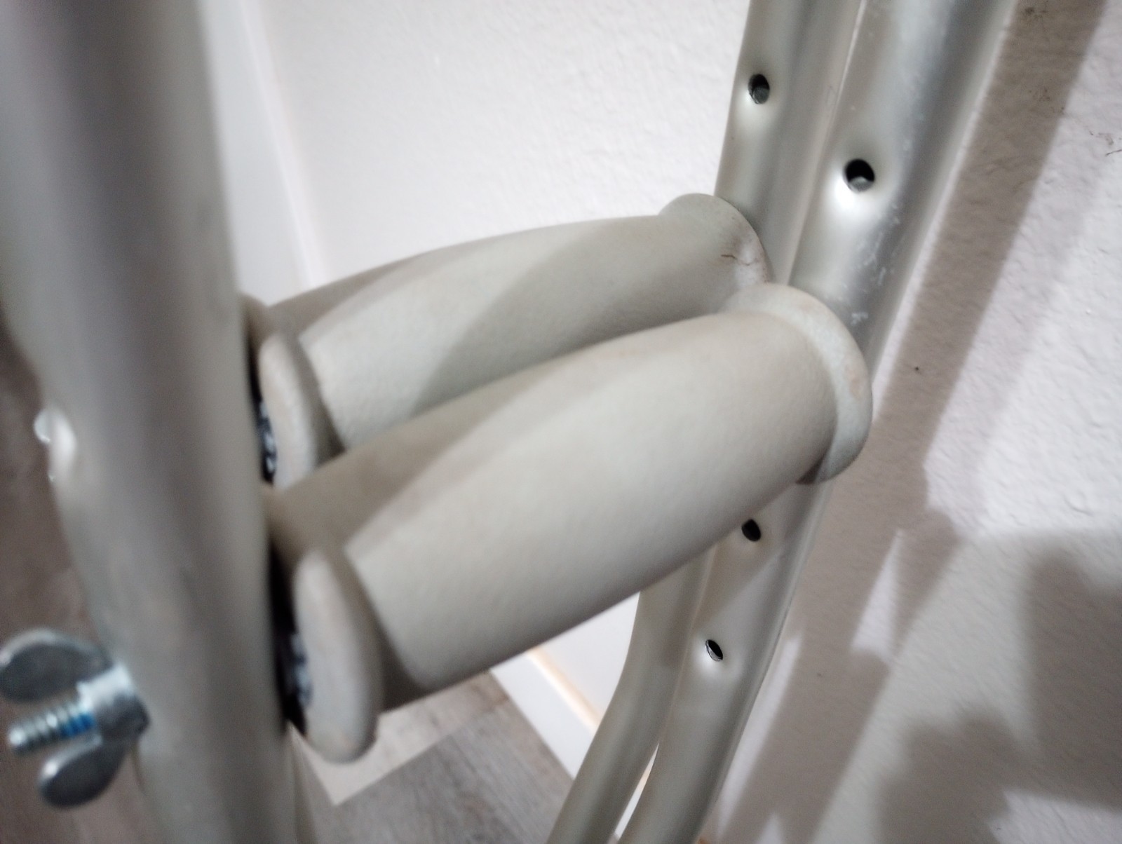 300 LBS max, Guardian Adjustable Aluminum Crutches Model MDSV80535