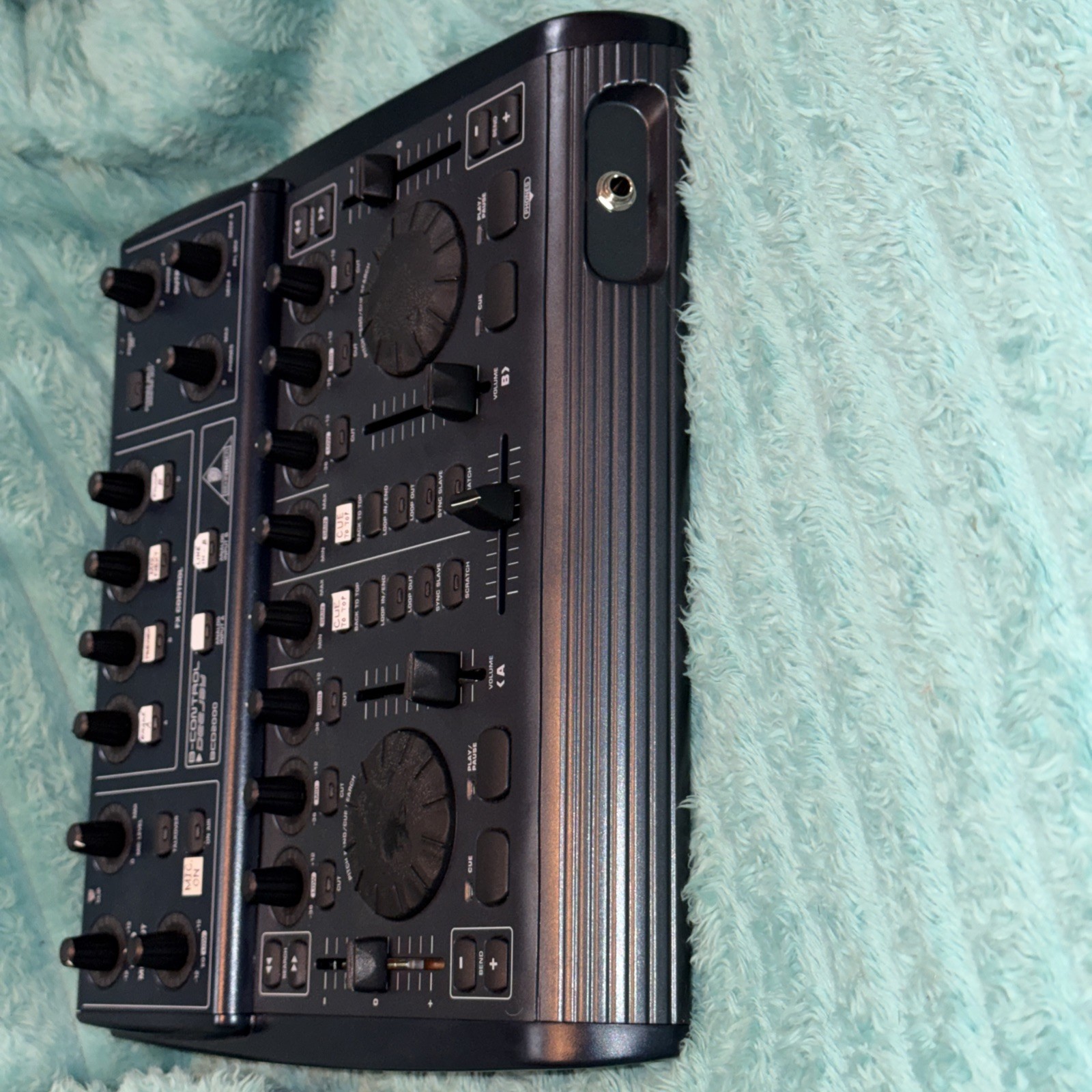 Behringer BCD 2000 B-Control DeeJay Ultimate DJ Machine