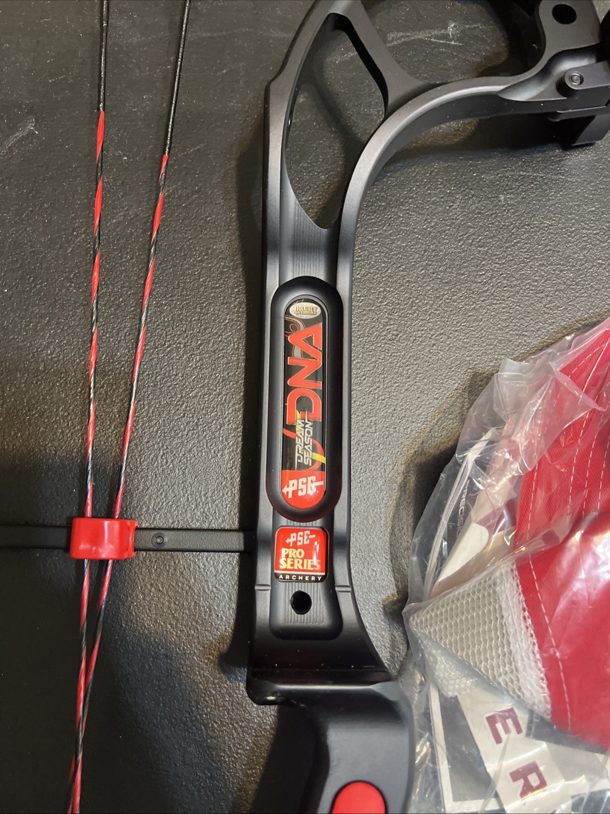 New Black PSE DS DNA CC 60# Left Hand Bow