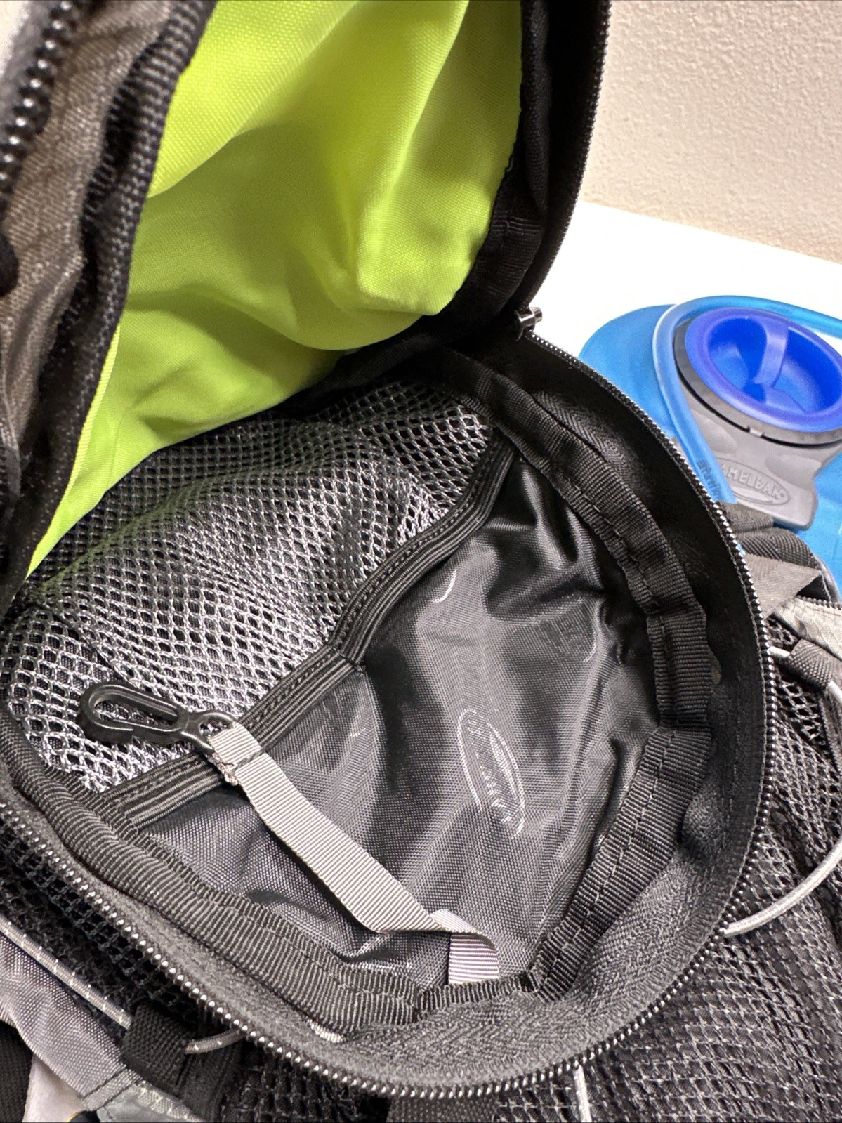 Camelbak M.U.L.E Hydration Backpack Black grey with bladder