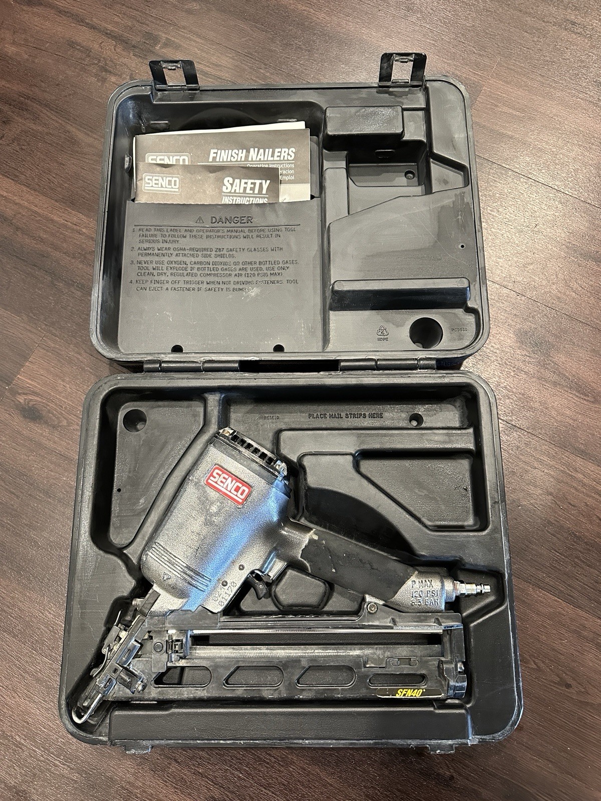 Senco SFN40 Pneumatic Finish Nailer Nail WITHOUT Plastic Case WORKING!