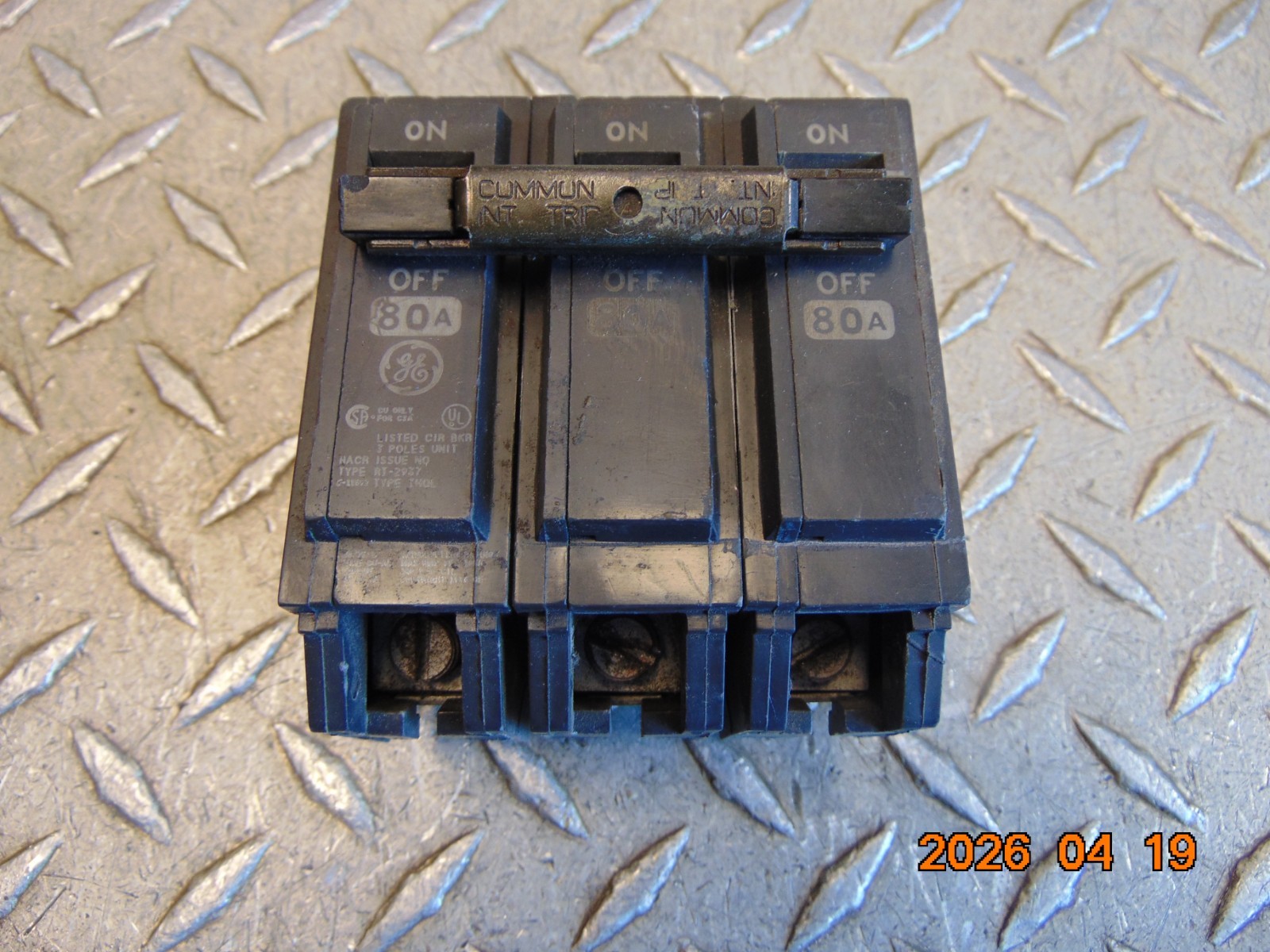 GE THQL32080 80A 80 AMP 3-POLE PLUG-IN CIRCUIT BREAKER