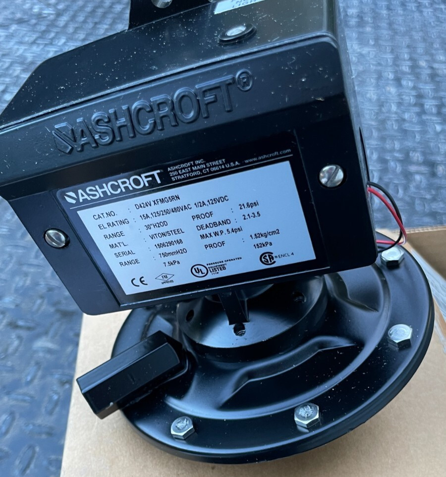 ASHCROFT D424V XFMG5RN 30" pressure switch 15A - Viton / Steel material