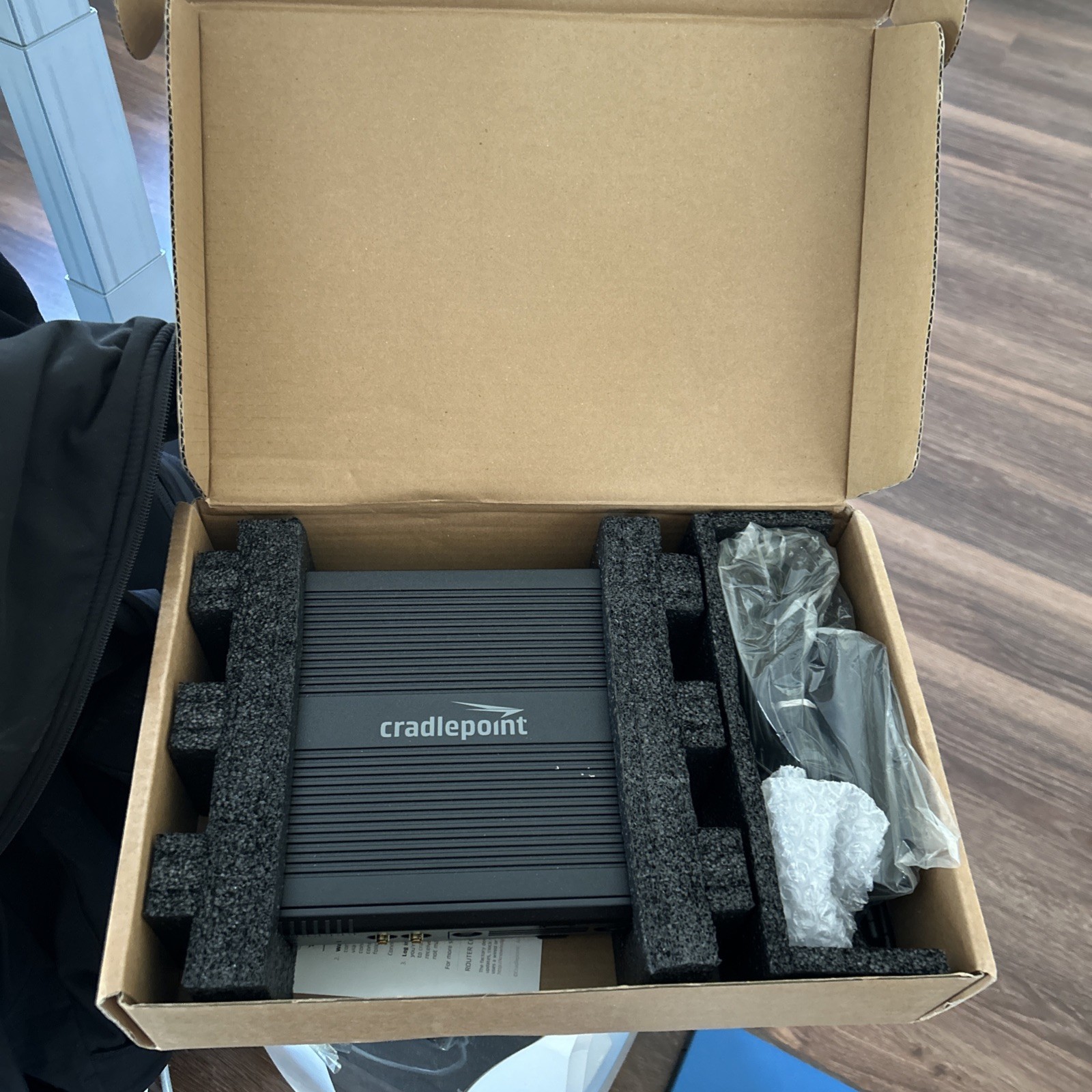 Cradlepoint BA1-2200120B-NNN AER2200/AER2250 Router - 1200 MBPS * open box
