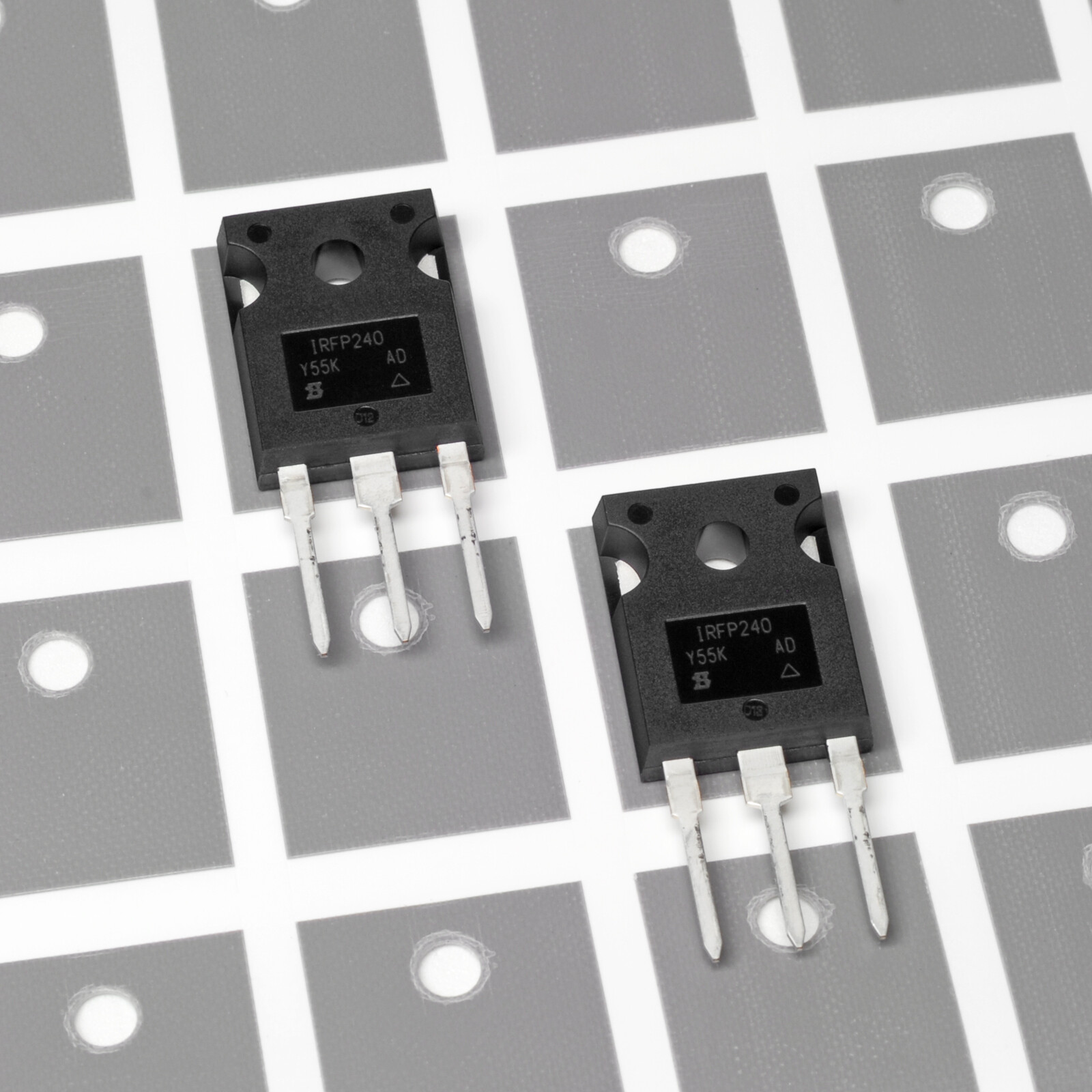 Matched IRFP240 + IRFP9240 Complementary Power MosFets Vishay/Siliconix 240/9240