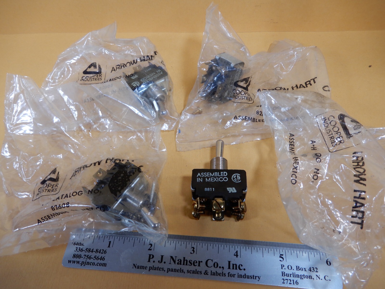 Arrow Hart 82608 On-Off-On Maintained Toggle Switch Qty 4 NOS DPDT