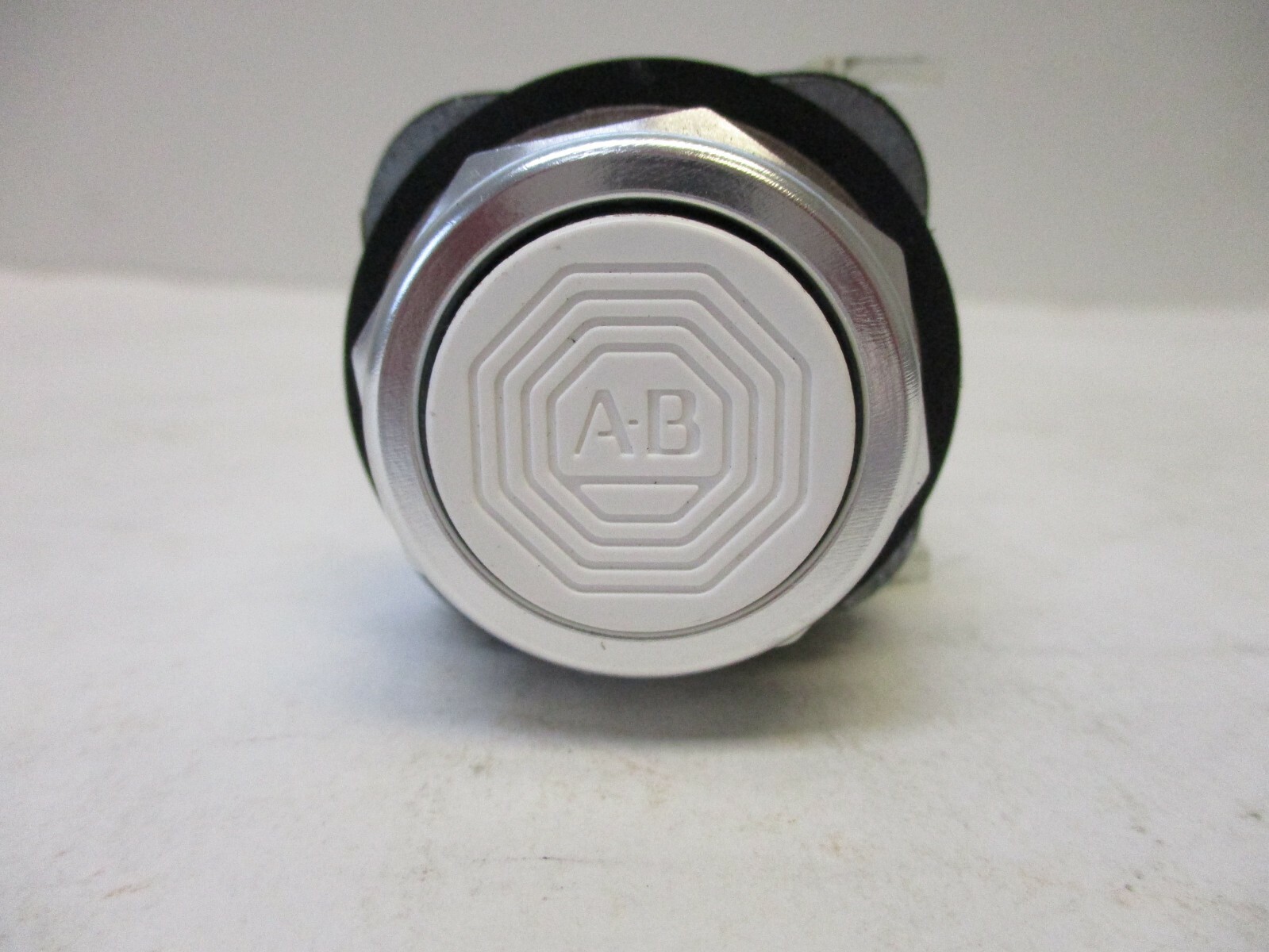 ALLEN BRADLEY A5D1, FLUSH HEAD WHITE, PUSHBUTTON CONTACT BLOCK, 800T-XA SER D