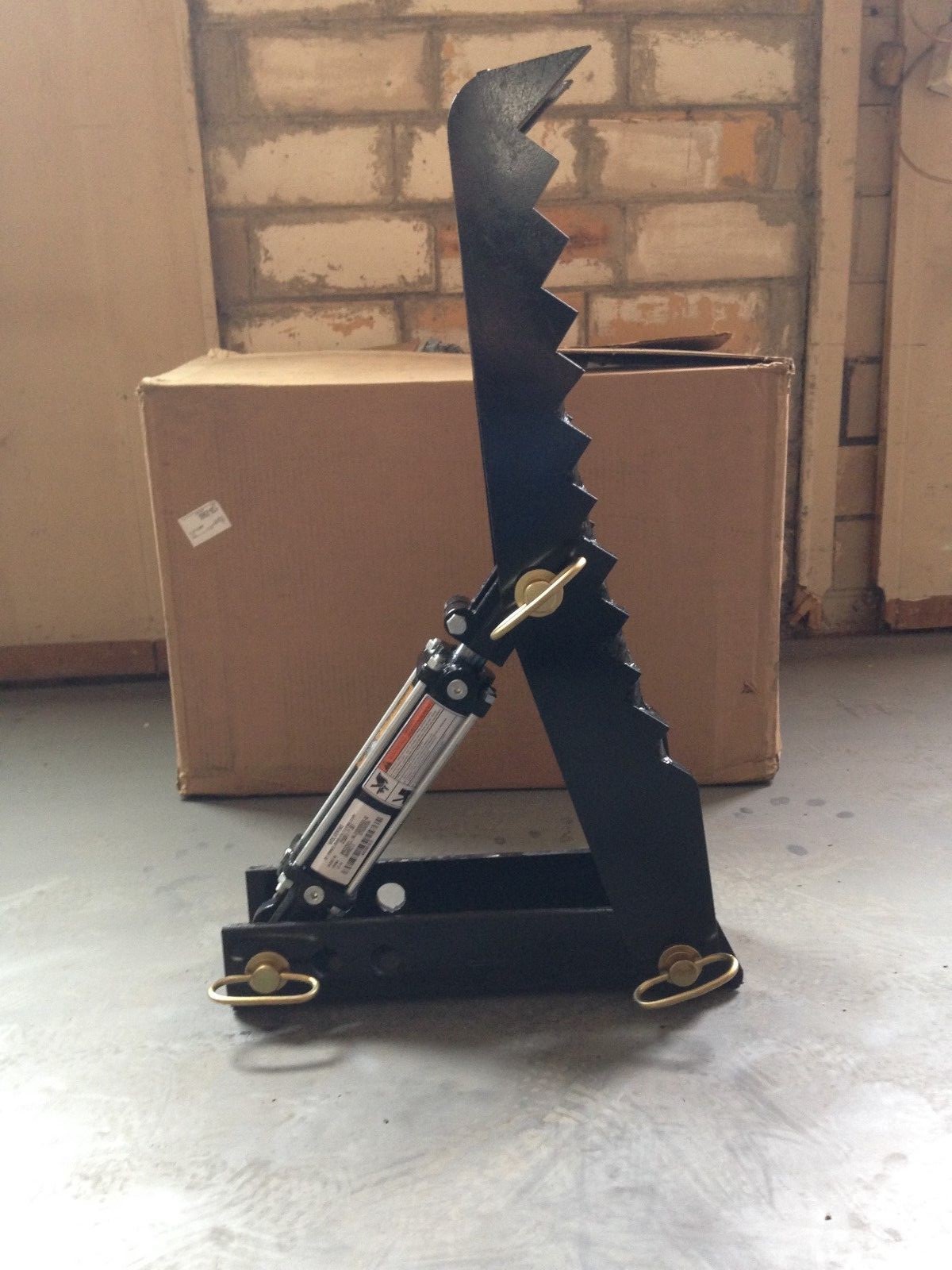 LINVILLE Heavy duty 32" WIDE Semi-HYDRAULIC backhoe excavator thumb  MADE in USA