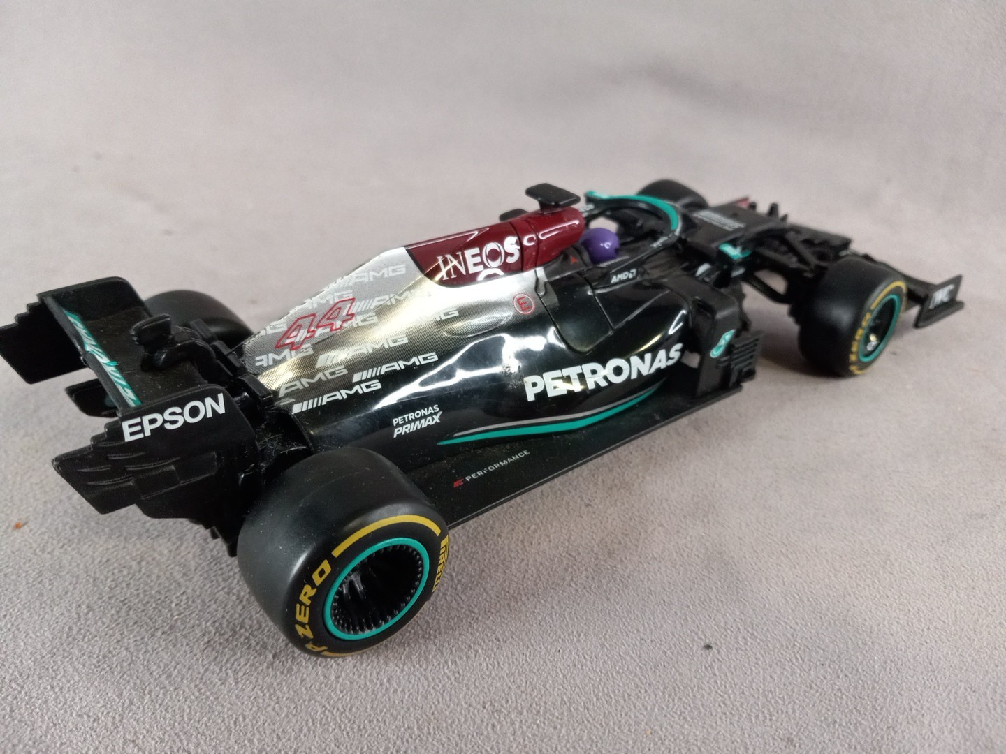 Mercedes Benz AMG F1 W12 E Performance Lewis Hamilton #44 Black 1:24 RC Maisto