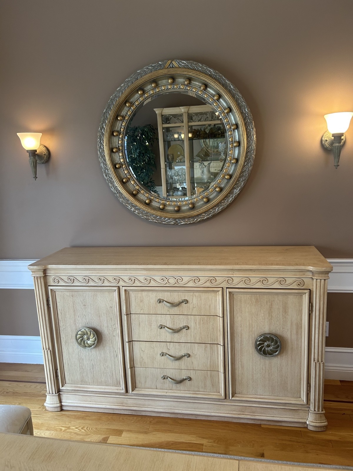 11 piece bernhardt dining room set - plus 2 leaves to extend the table.