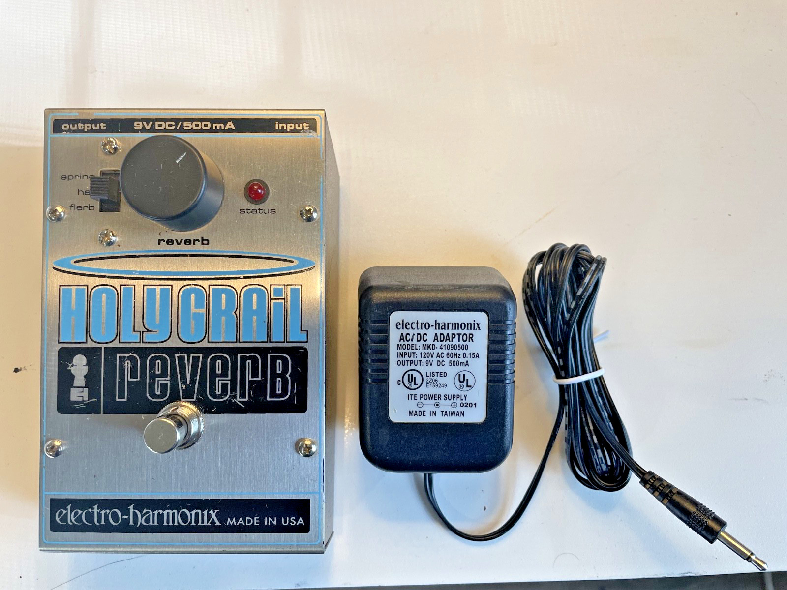 Electro-Harmonix Holy Grail Reverb Pedal w/ Power Supply