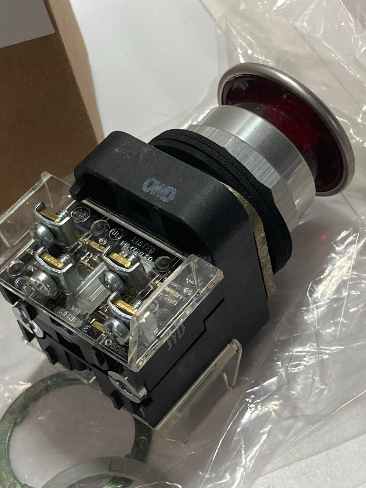 ALLEN BRADLEY 800T-FXQ24RA1 RED ILL PUSH PULL 2 POS ILL 1NO/1NCLB 24V SER T NIB